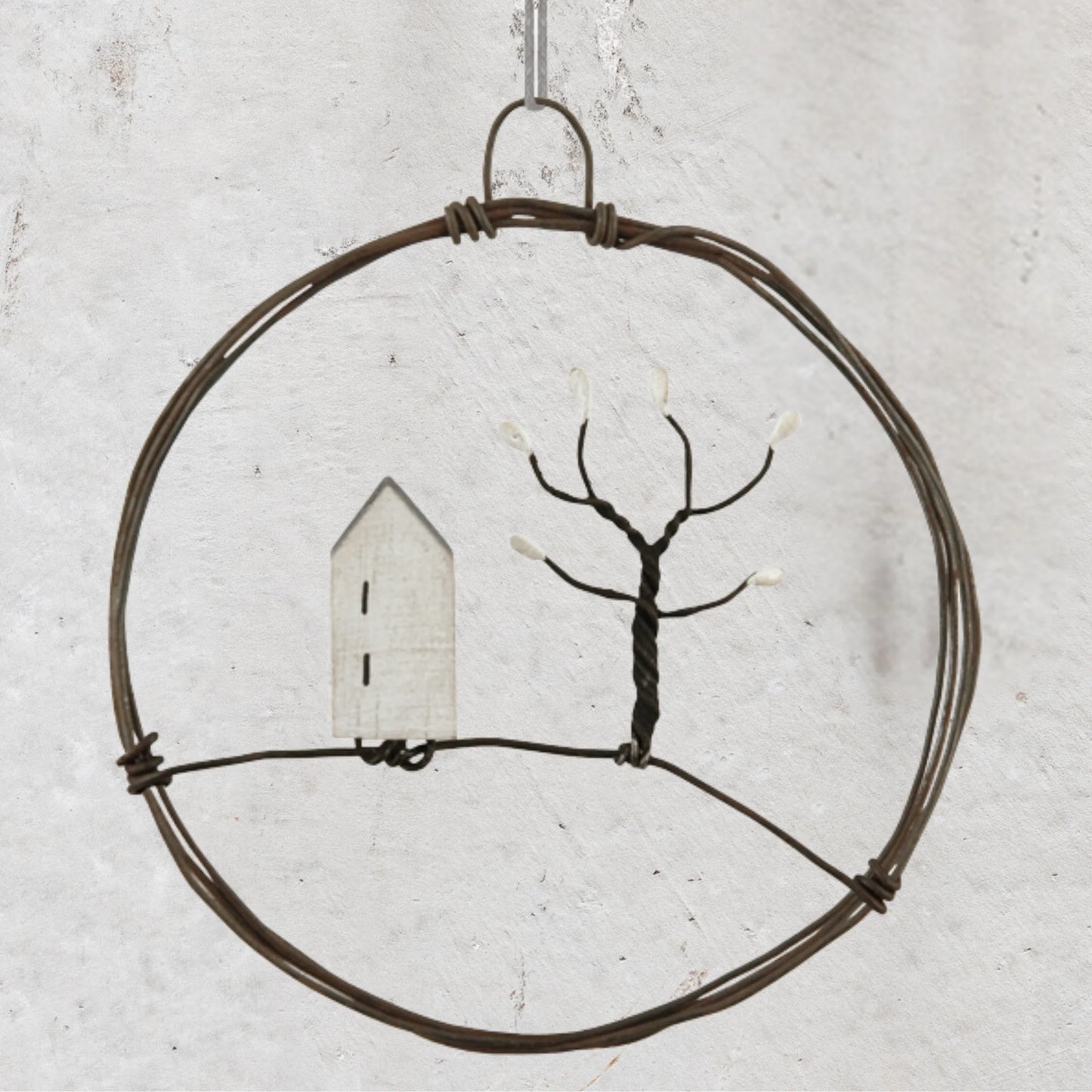 Metal Wreath – Treehouse in Tree