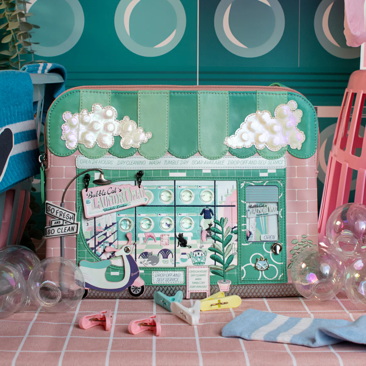 Vendula Bubble Cats Laundromat Bella Bag