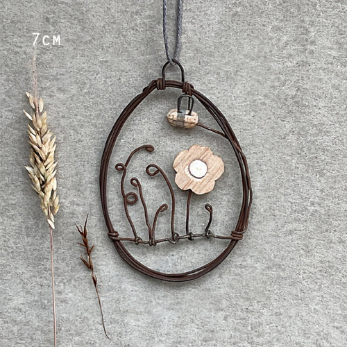 Metal Wire Oval – Flower and Bee