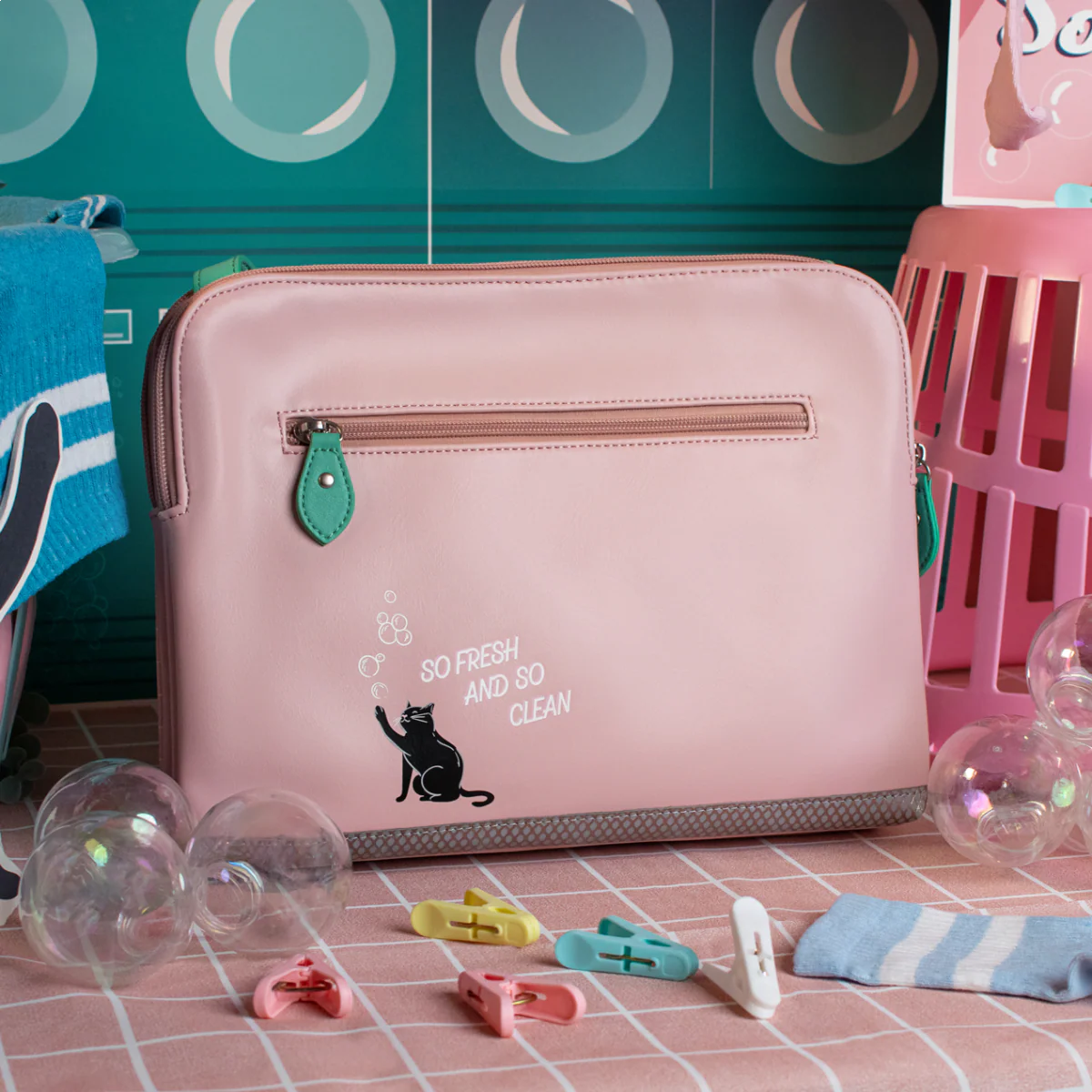 Vendula Bubble Cats Laundromat Bella Bag